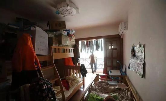 的老房无处落脚一家6口人与杂物同吃同睡凯发k8国际登录二胎的“悲哀”！60㎡(图18)